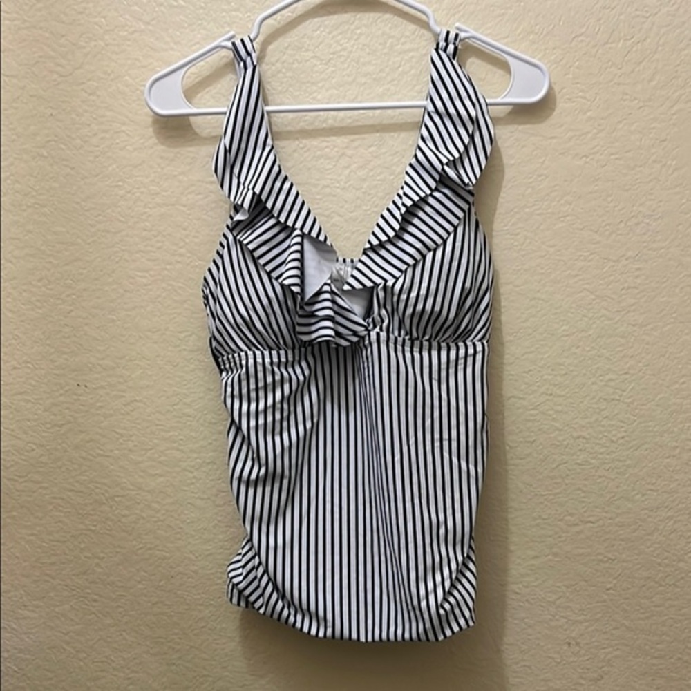 Younique Black and White Tie Front Tank Top